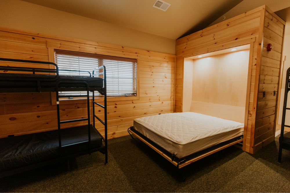 hne-lakeview-lodge-queen-bunks-1