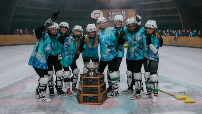Girls winning hockey